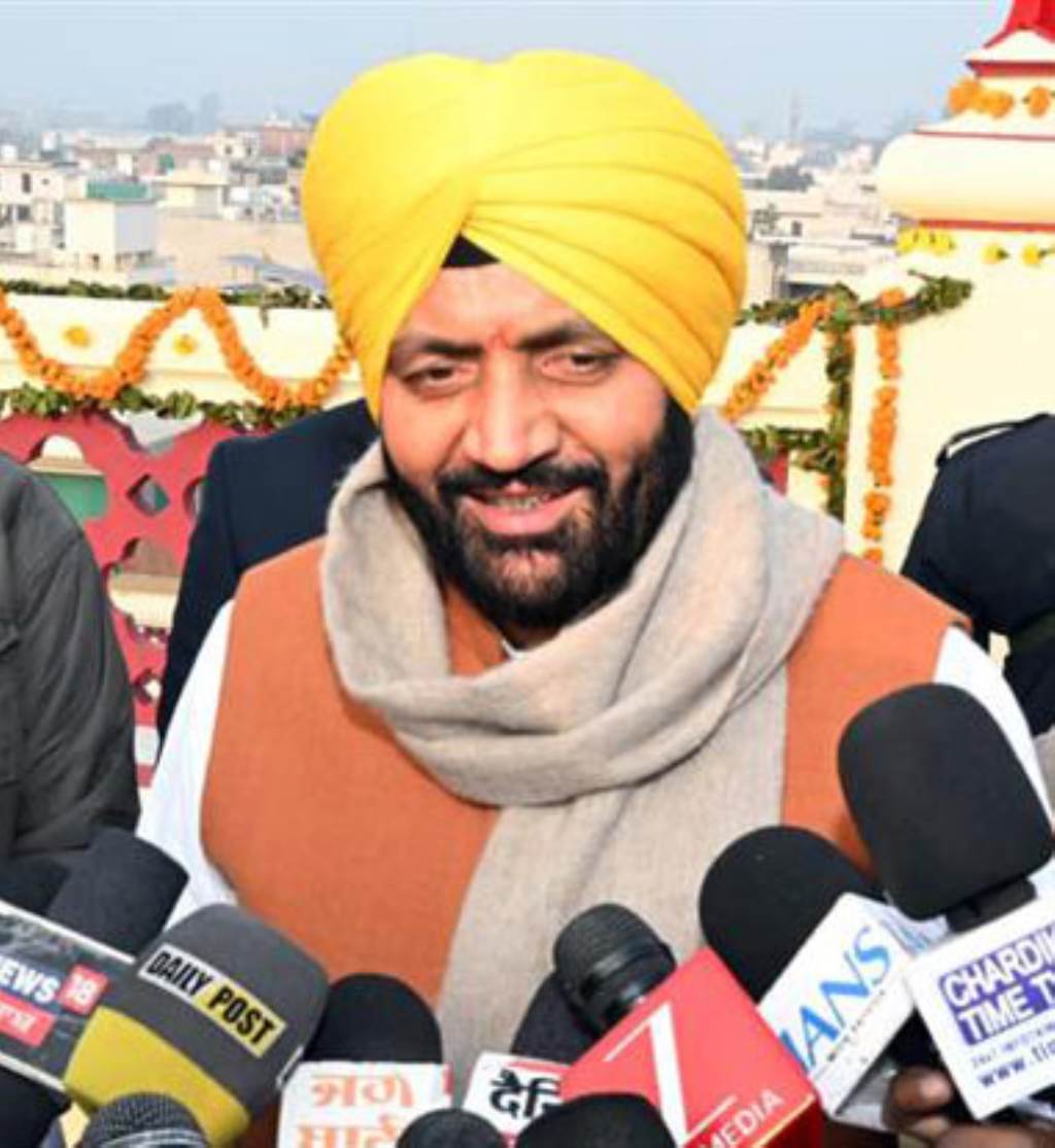 Haryana Chief Minister Naib Singh Saini offered prayers at Gurudwara Shri Chola Sahib Dera Baba Nanak wished for the happiness and prosperity of the state and the countrymen